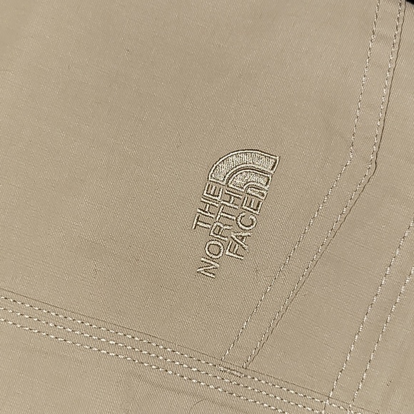 The North Face. Cargo Convertable Pant/shorts. LIKE-NEW. Men's size Large. - Picture 2 of 16